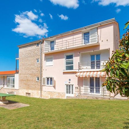 Awesome Apartment In Sveti Filip I Jakov W/ 1 Bedrooms Eksteriør bilde