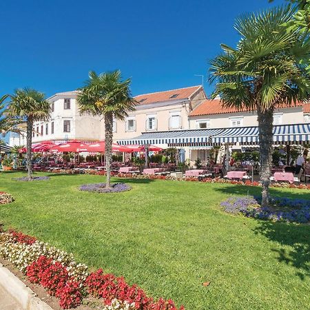 Awesome Apartment In Sveti Filip I Jakov W/ 1 Bedrooms Eksteriør bilde