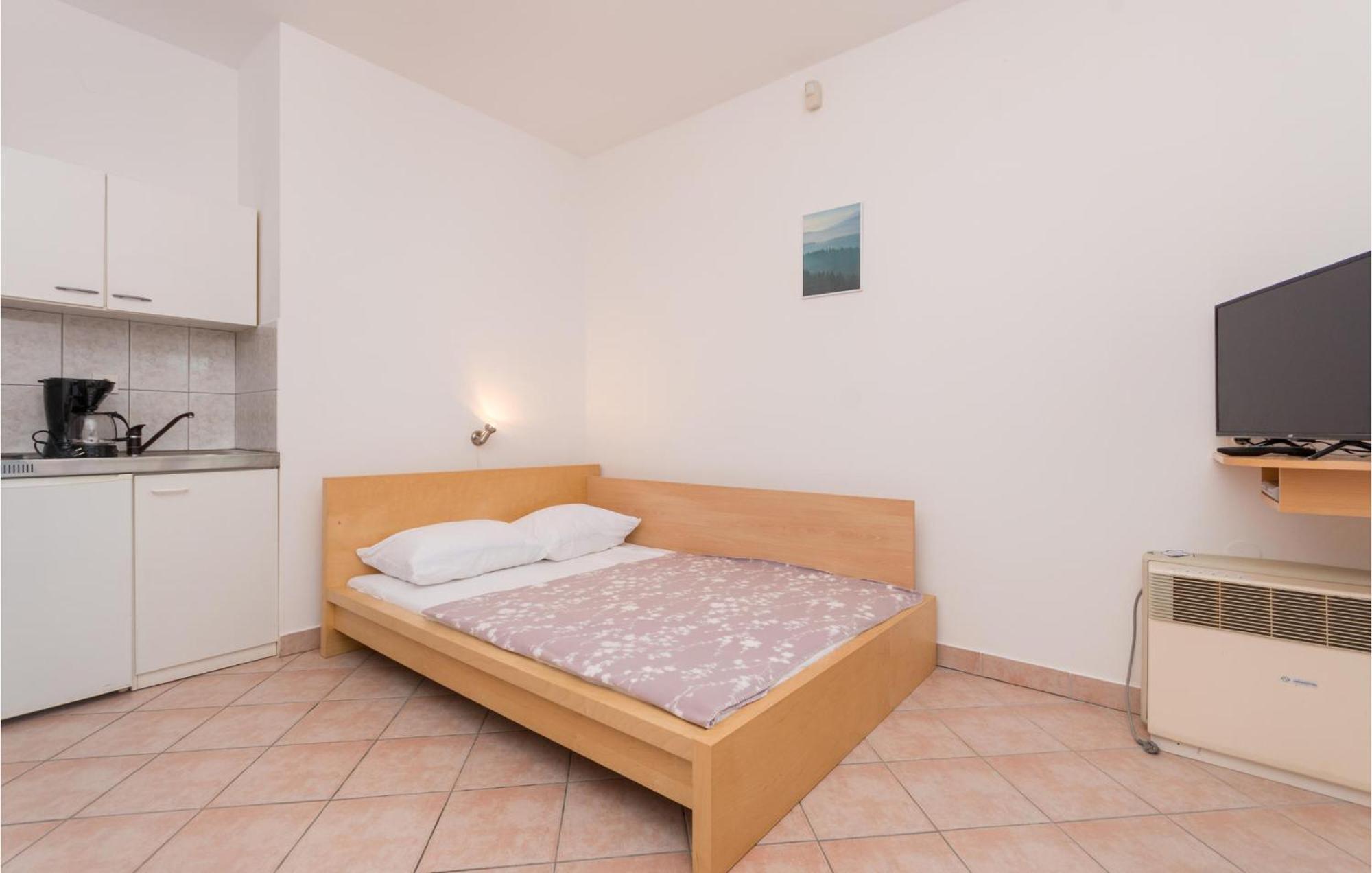 Awesome Apartment In Sveti Filip I Jakov W/ 1 Bedrooms Eksteriør bilde