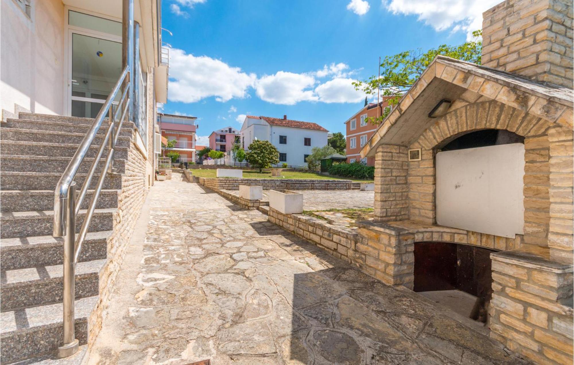 Awesome Apartment In Sveti Filip I Jakov W/ 1 Bedrooms Eksteriør bilde